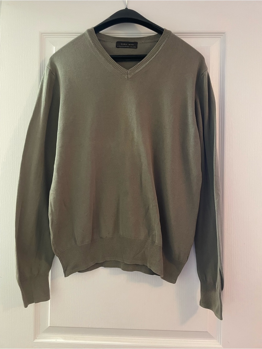 Zara Men's V-Neck Sweater in Olive Green